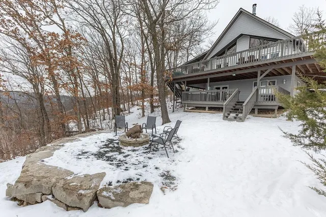 $599,000 | S8011 Eagle Crest Drive, De Soto, WI 54624