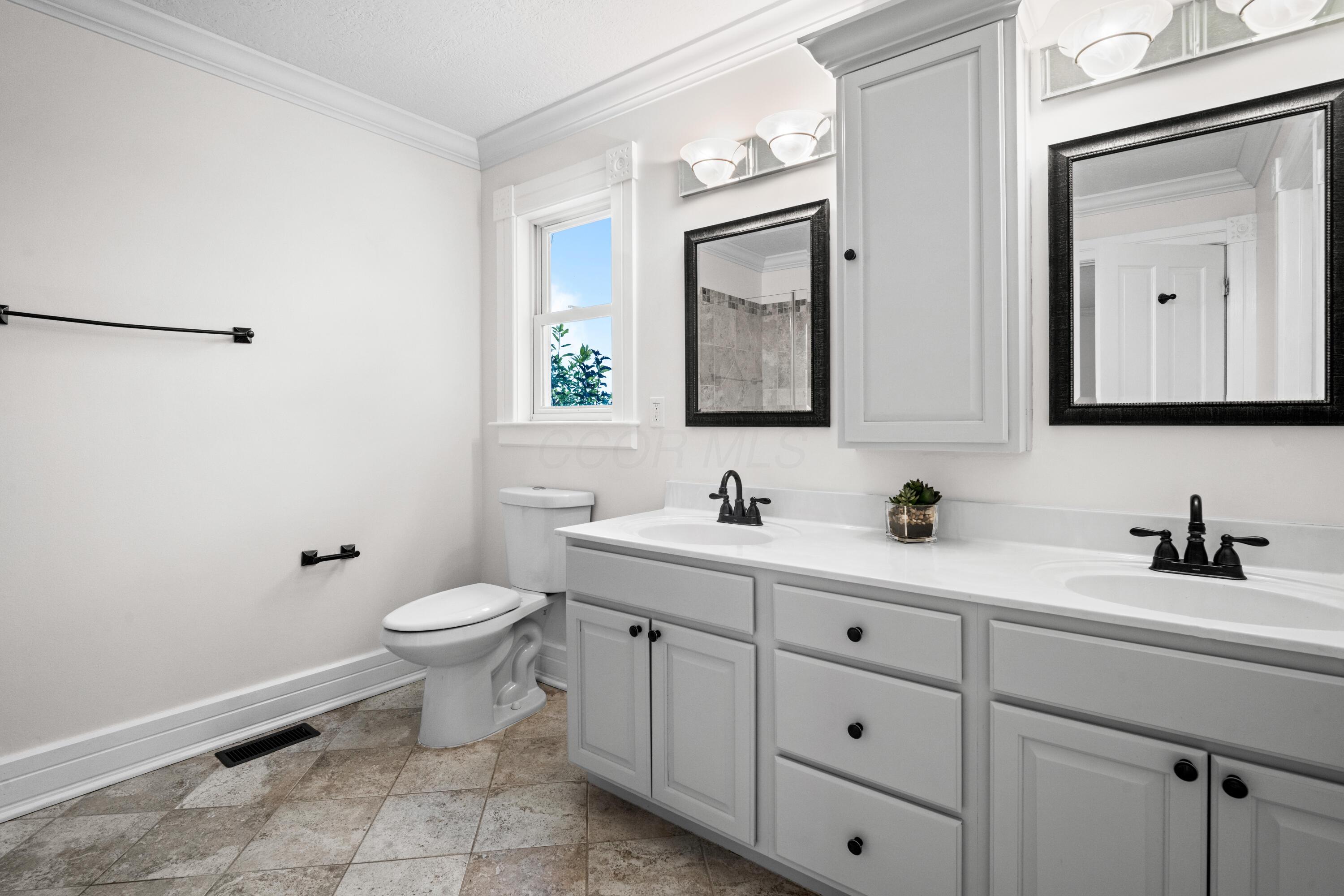 13013 Vans Valley Road Galena, OH 43021 - Photo 11 of 25 Primary Bathroom