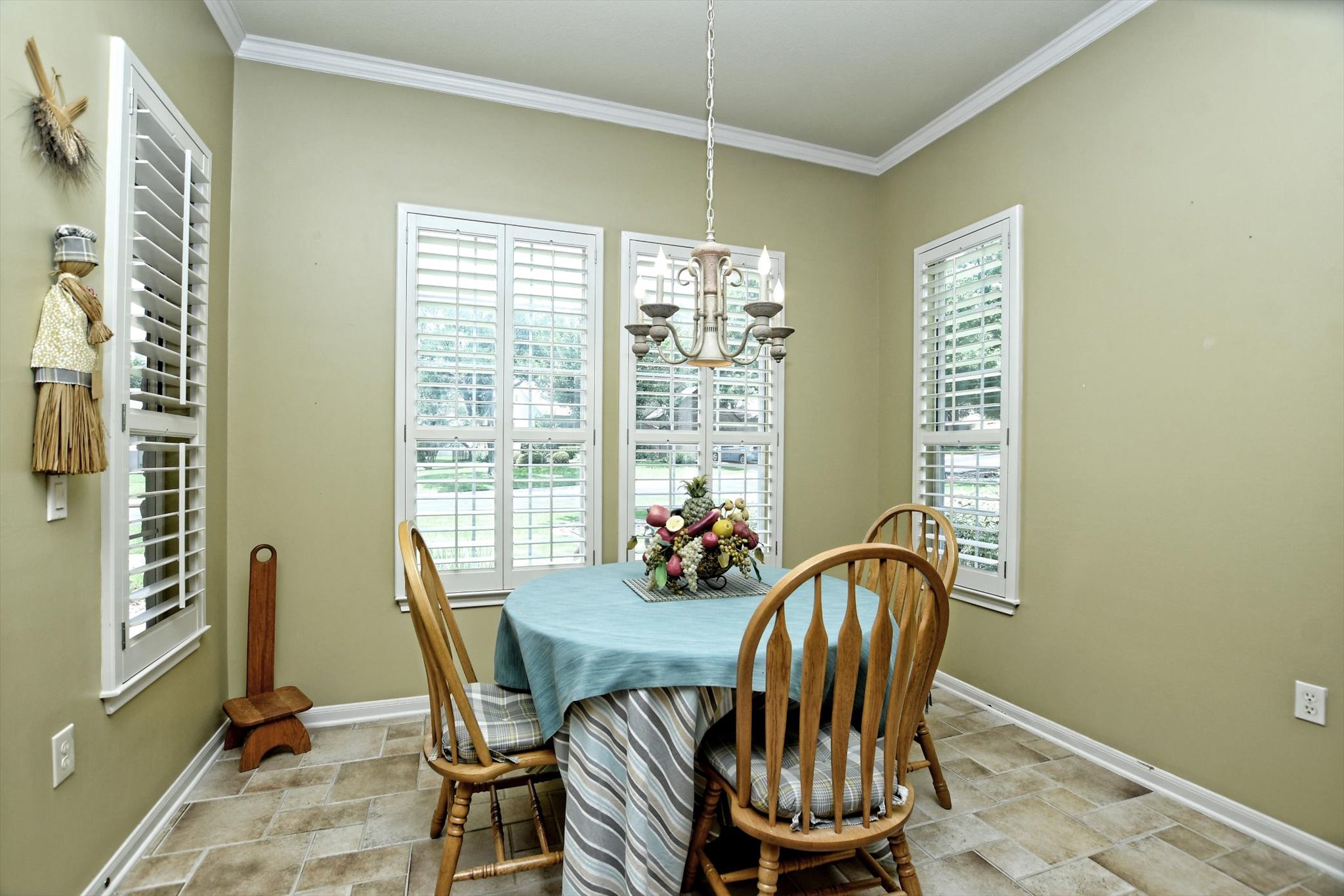 106 Nighthawk Way Georgetown, TX 78633 - Photo 12 of 29 A well-lit dining area offers warm flooring and numerous windows, perfect for casual meals.