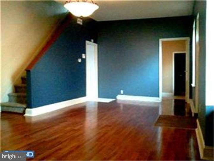 1817 South 5th Street Philadelphia, PA 19148 - Photo 5 of 13 Living Room