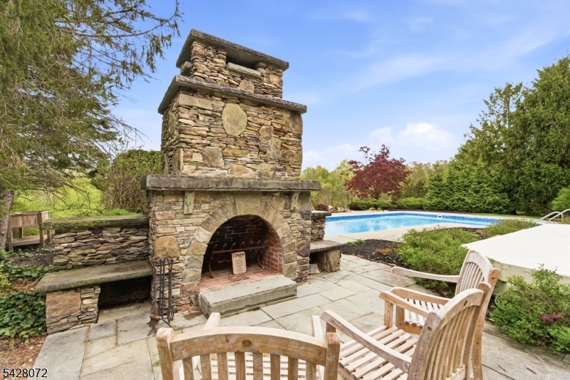 188 Meyersville Road Chatham, NJ 07928 - Photo 5 of 31