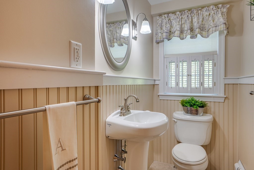 34 Apache Trail Arlington, MA 02474 - Photo 17 of 36