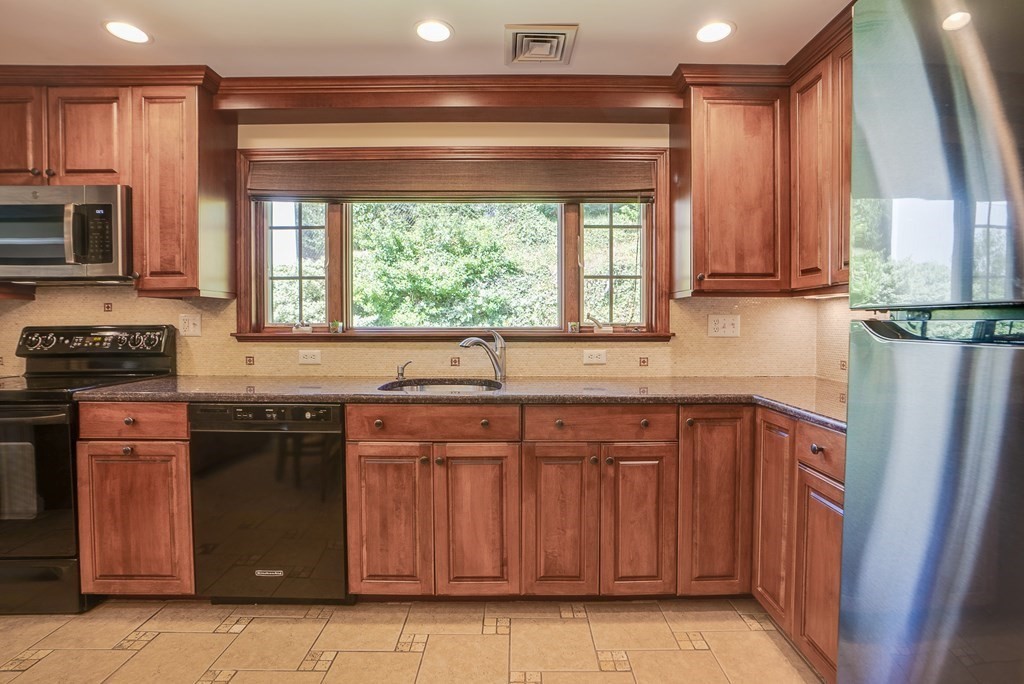 34 Apache Trail Arlington, MA 02474 - Photo 3 of 36