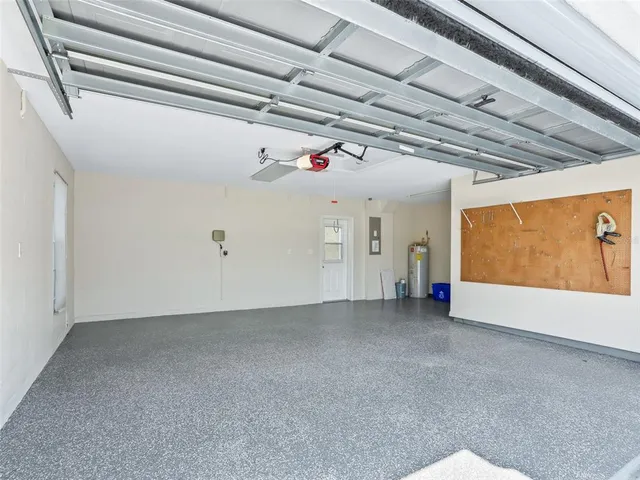 a view of a livingroom with an entryway