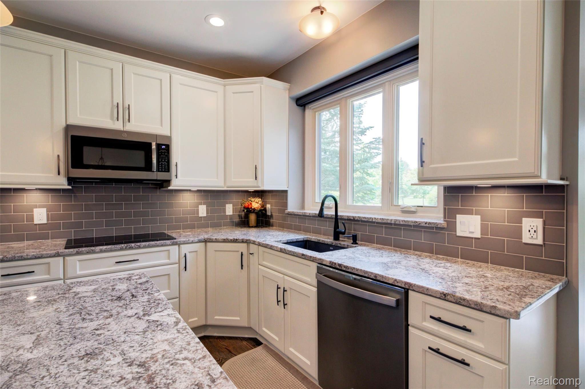 6649 Kennesaw Road Canton, MI 48187 - Photo 19 of 61 18 Kitchen.jpg