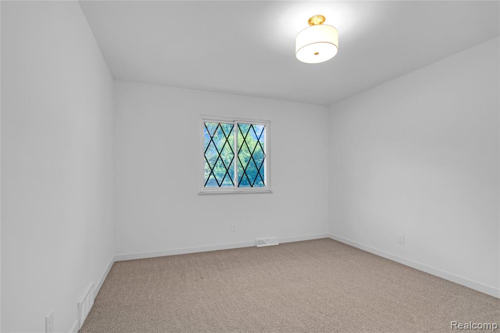 21423 Gill Road Farmington Hills, MI 48335 - Photo 19 of 32