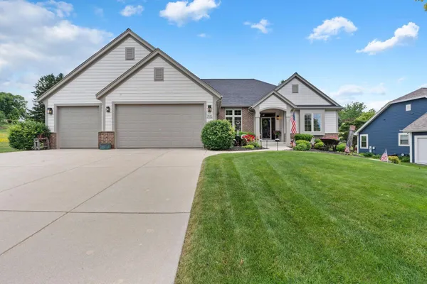 $724,900 | W230N7956 Bluebill Drive, Sussex, WI 53089