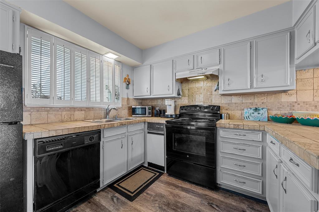 2905 Lake Shore Drive, Unit 204 Waco, TX 76708 - Photo 12 of 32 Kitchen