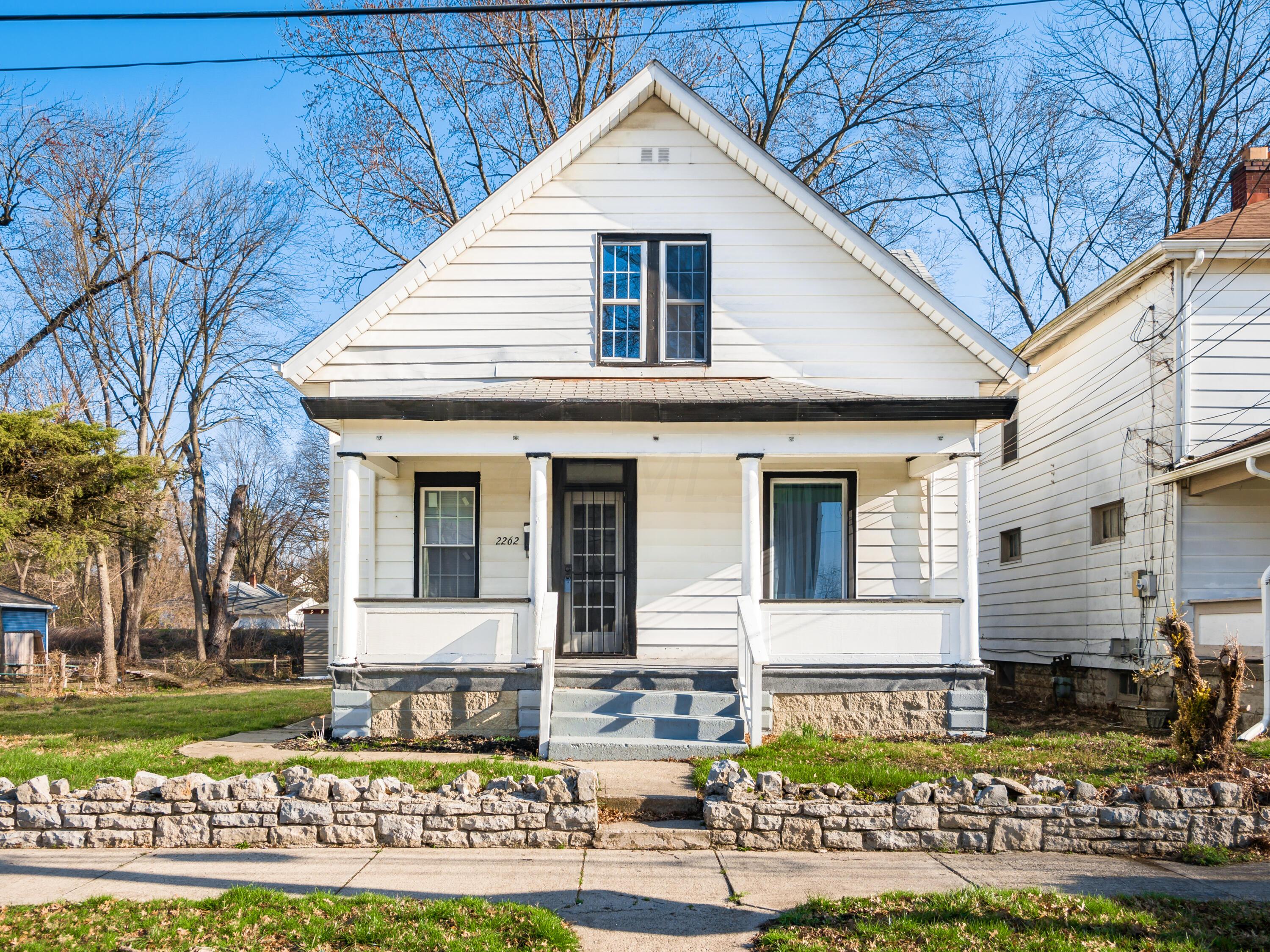 N_2262_Ridgeway_Ave_074