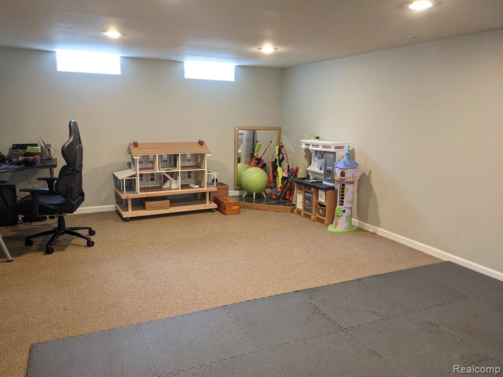 308 North Hill Circle Rochester, MI 48307 - Photo 24 of 30 Gallery Image 24