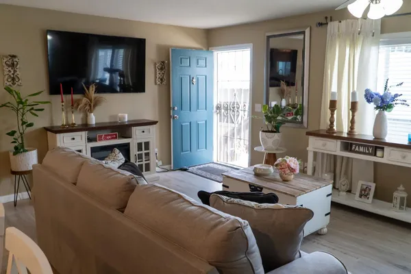 $228,500 | 3760 Arroyo Seco Lane, Unit 19, North Highlands, CA 95660