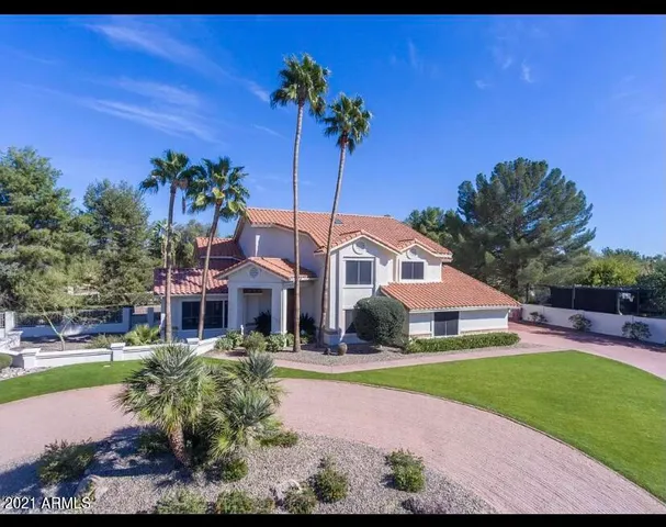 a view of house with garden and tall trees