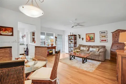 $112,000 | 5300 Washington Street, Unit O224, Hollywood, FL 33021