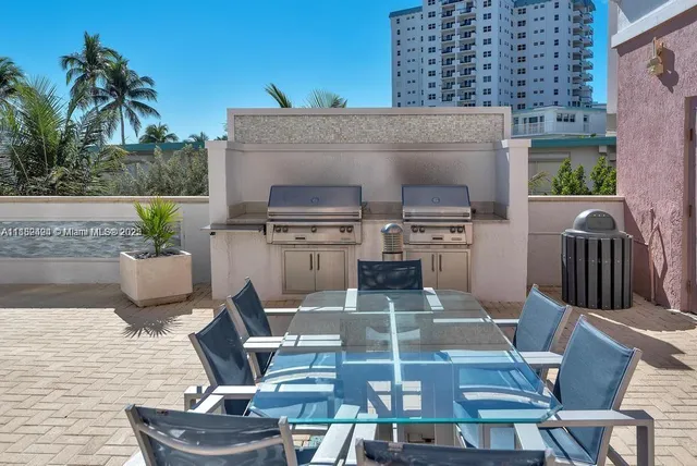 a view of a yard with palm tree