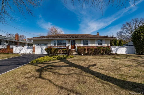 $689,000 | 23 Olga Lane, Commack, NY 11725