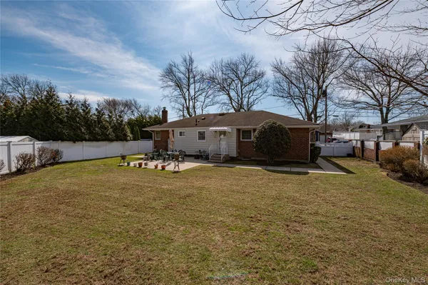$689,000 | 23 Olga Lane, Commack, NY 11725