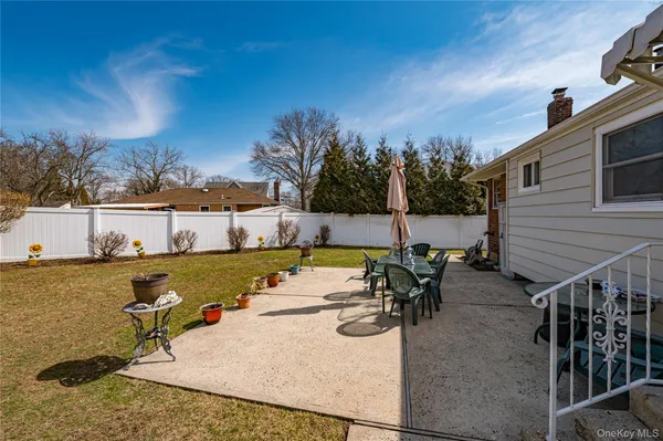 $689,000 | 23 Olga Lane, Commack, NY 11725