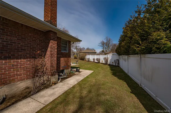 $689,000 | 23 Olga Lane, Commack, NY 11725
