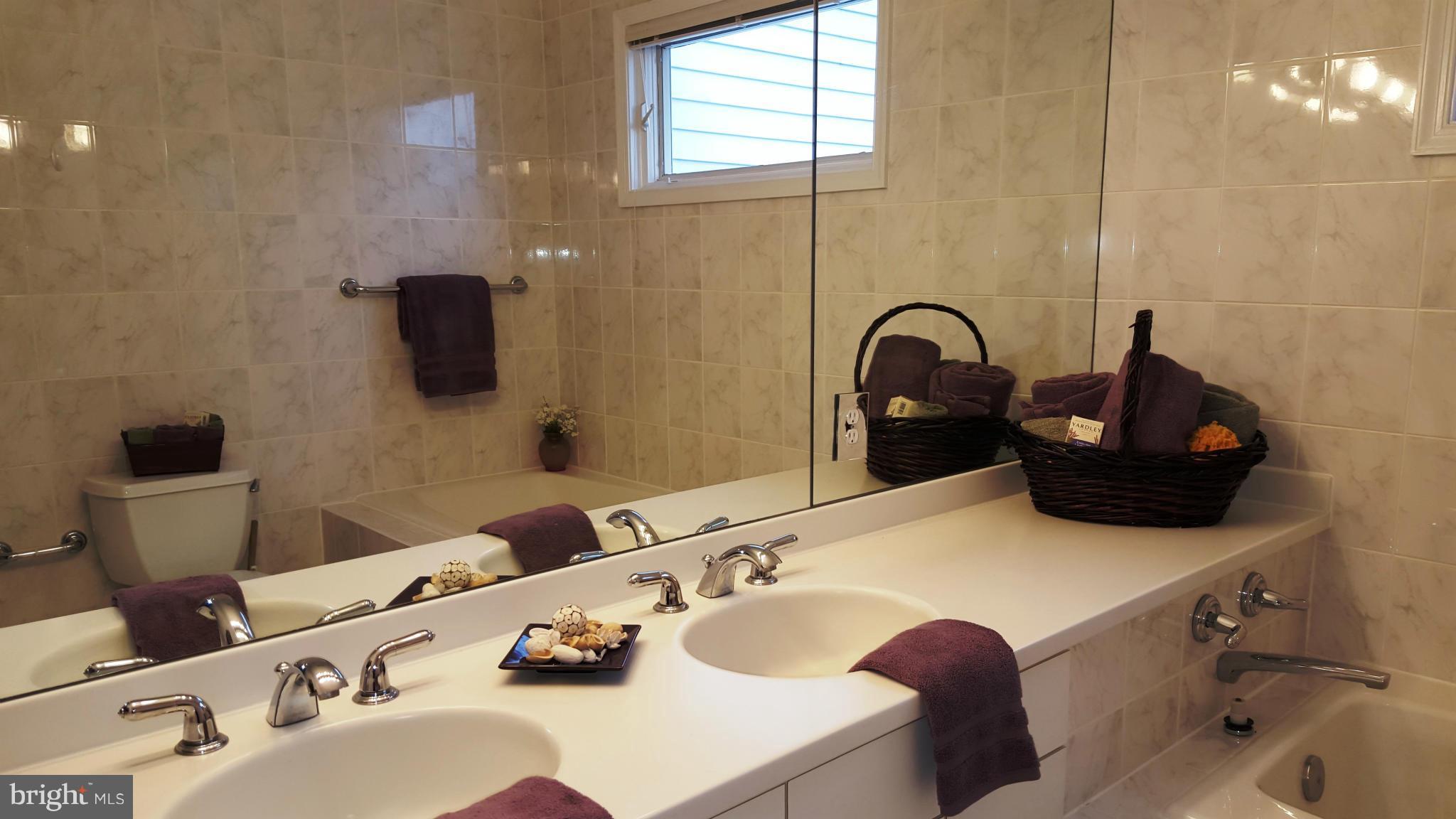 1745 Glastonberry Road Rockville, MD 20854 - Photo 18 of 25 Bath (Master)