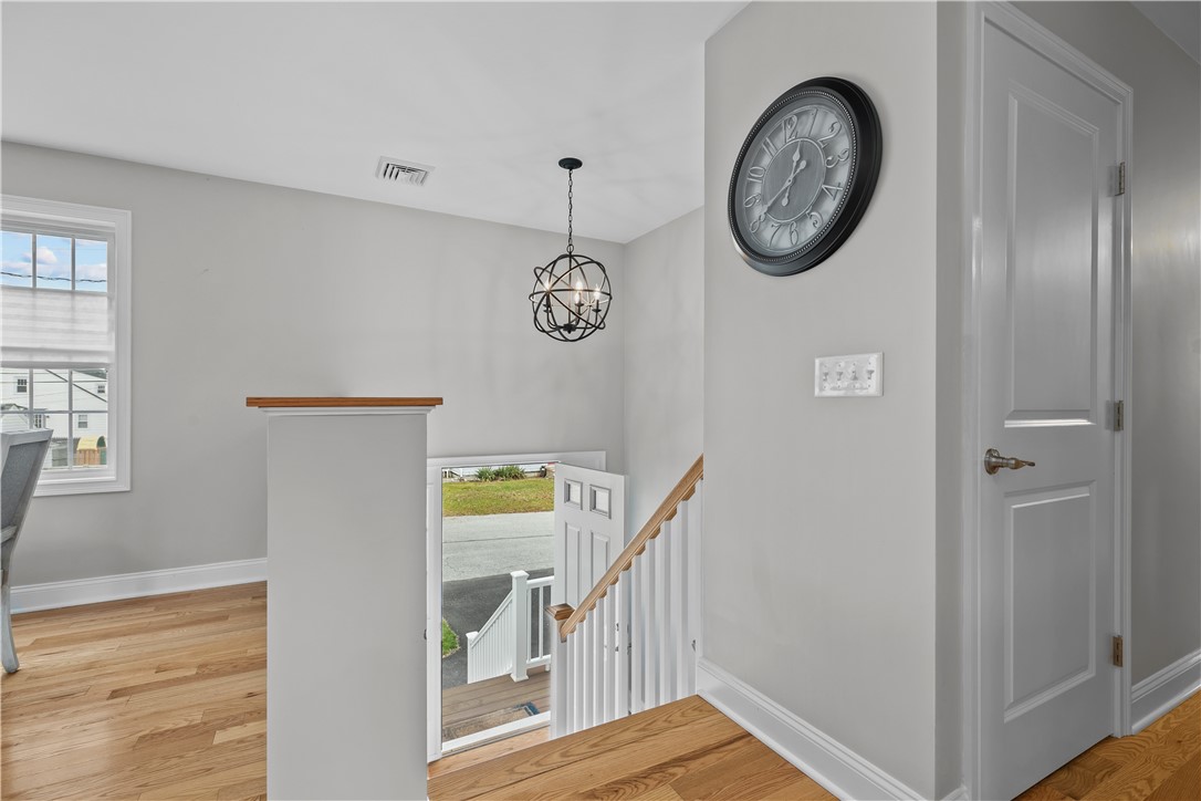 19 Hillside Road Portsmouth, RI 02871 - Photo 11 of 49