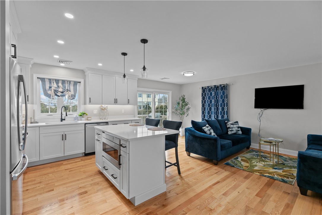 19 Hillside Road Portsmouth, RI 02871 - Photo 2 of 49