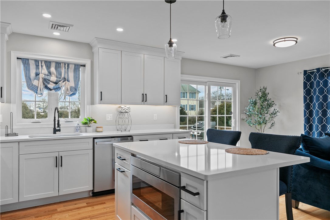 19 Hillside Road Portsmouth, RI 02871 - Photo 5 of 49