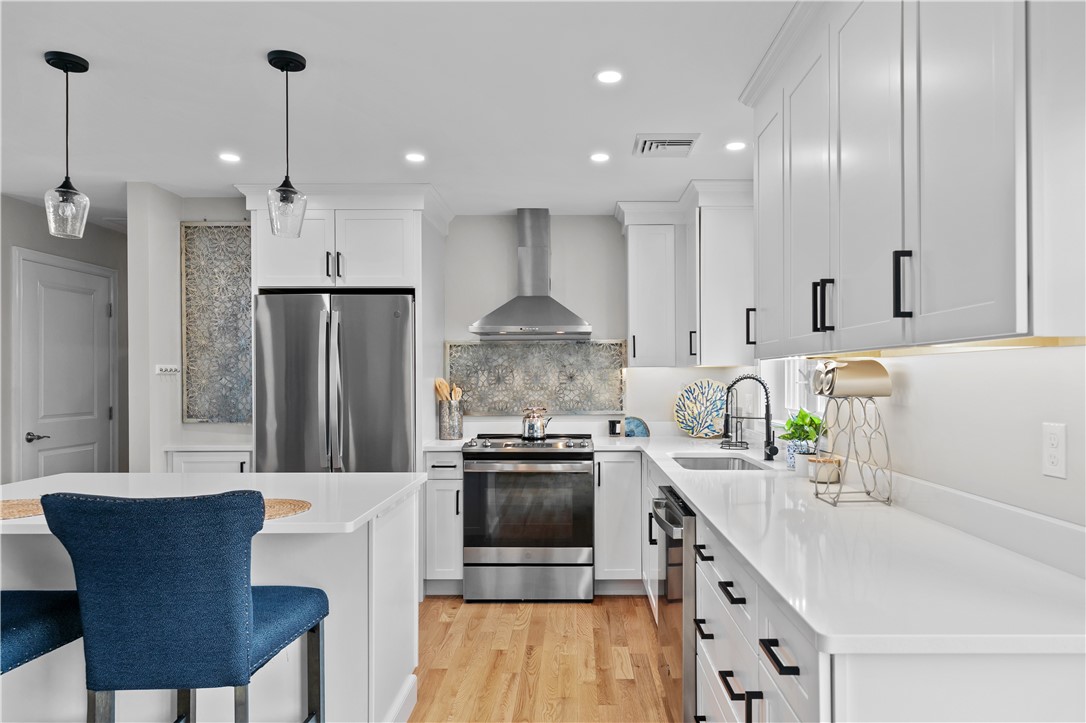 19 Hillside Road Portsmouth, RI 02871 - Photo 6 of 49