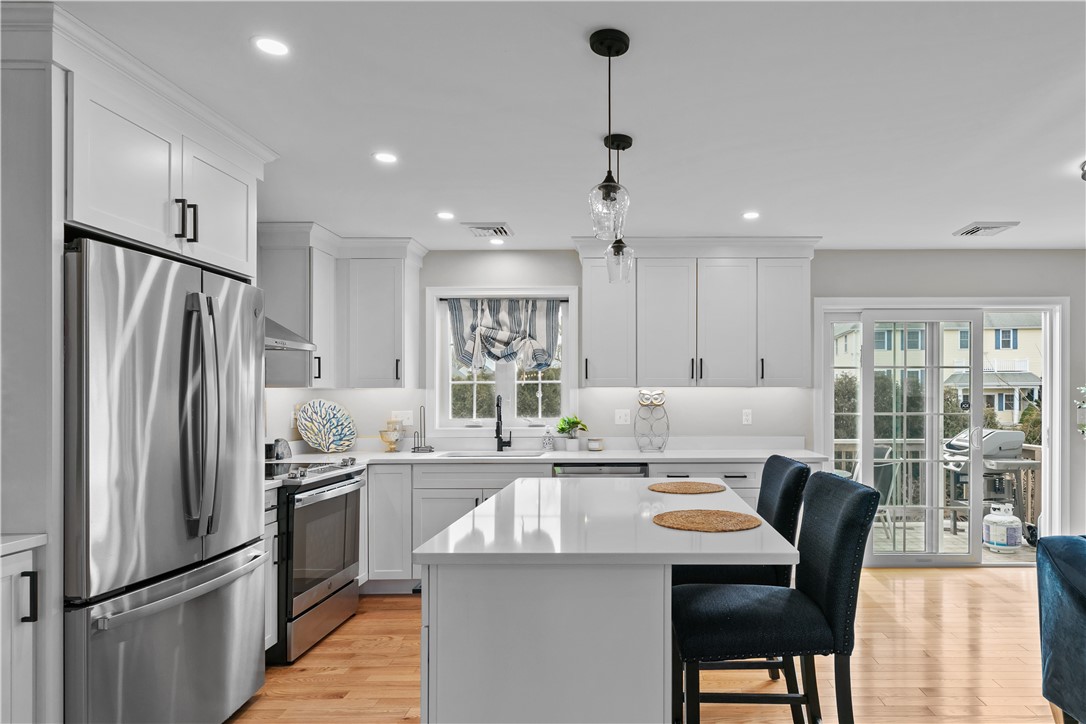 19 Hillside Road Portsmouth, RI 02871 - Photo 8 of 49