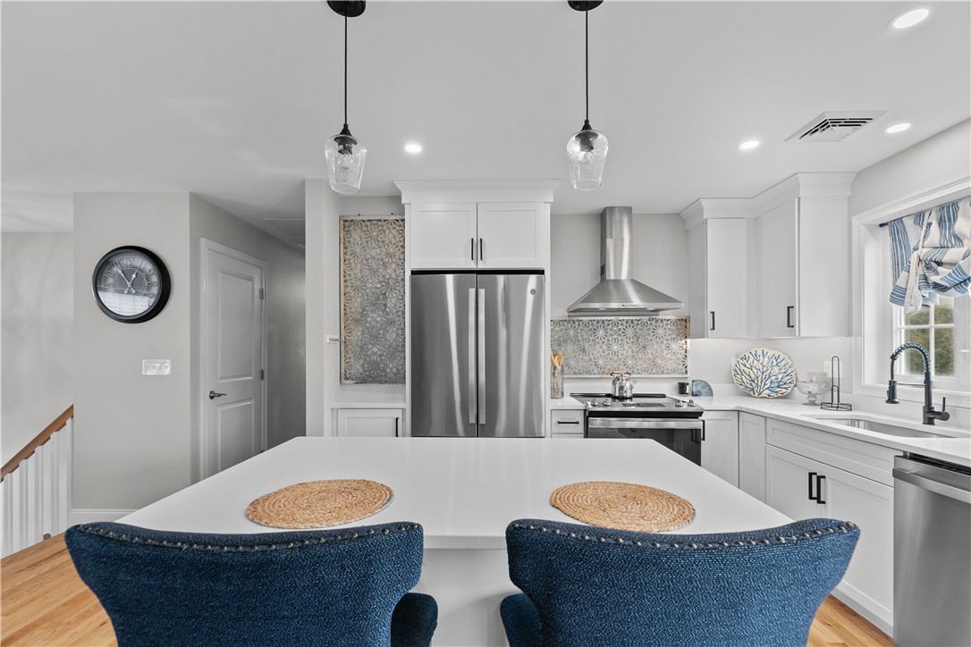 19 Hillside Road Portsmouth, RI 02871 - Photo 9 of 49