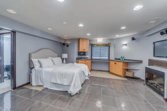 $629,000 | 243 Boxcar Avenue, Naperville, IL 60540