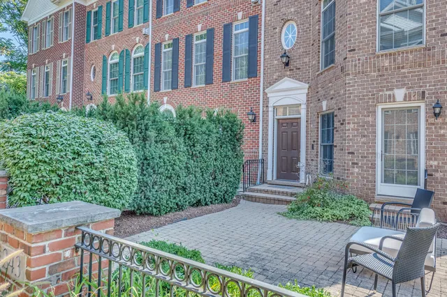 $629,000 | 243 Boxcar Avenue, Naperville, IL 60540