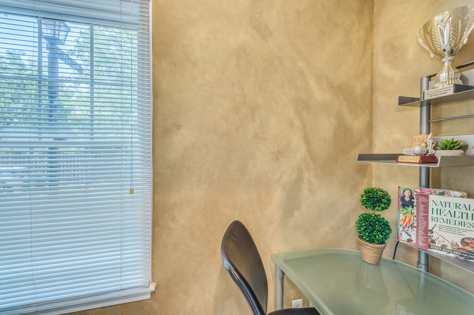 243 Boxcar Avenue Naperville, IL 60540 - Photo 7 of 29 a vase of flowers sitting on a table