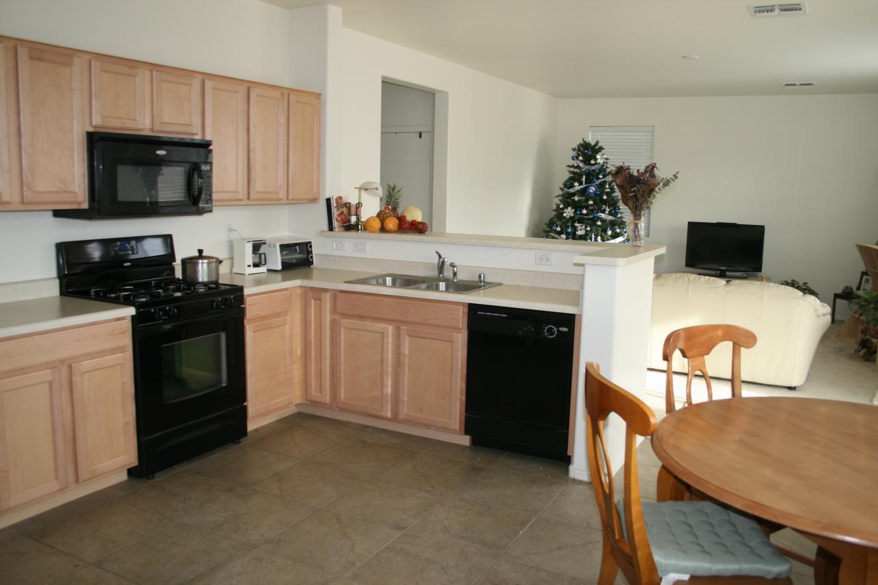 6859 West Darrel Road Laveen, AZ 85339 - Photo 5 of 7 Kitchen & breakfast nook