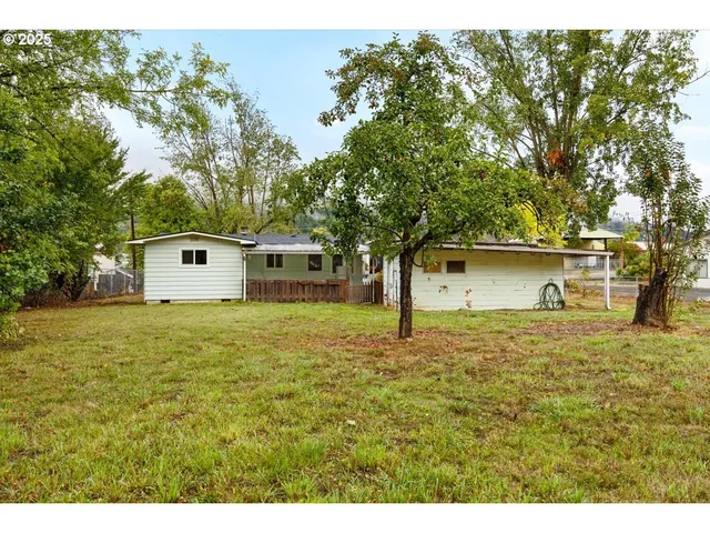 $239,500 | 1048 Seeley Street, Myrtle Creek, OR 97457