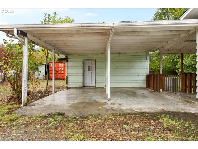 $239,500 | 1048 Seeley Street, Myrtle Creek, OR 97457