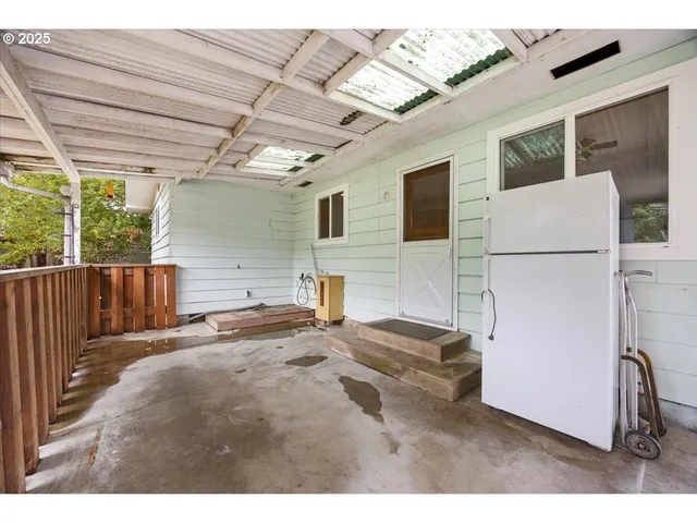 $239,500 | 1048 Seeley Street, Myrtle Creek, OR 97457