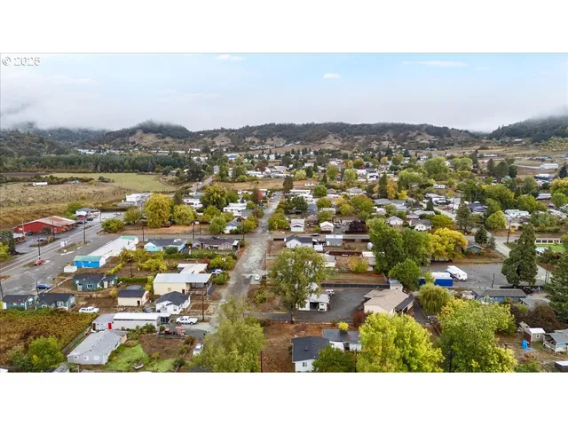 $239,500 | 1048 Seeley Street, Myrtle Creek, OR 97457