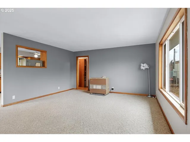 $239,500 | 1048 Seeley Street, Myrtle Creek, OR 97457