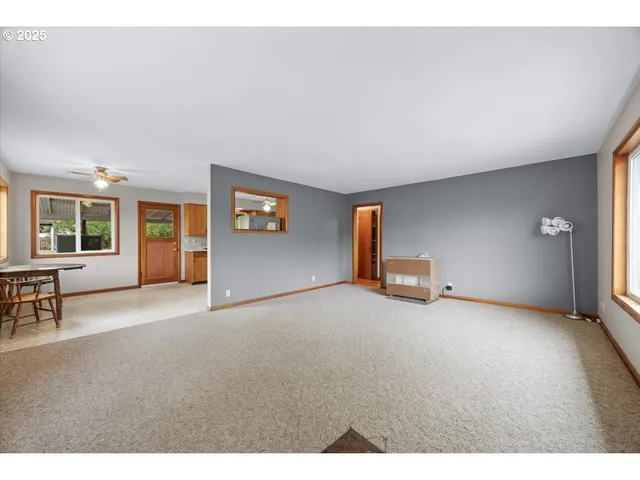 $239,500 | 1048 Seeley Street, Myrtle Creek, OR 97457