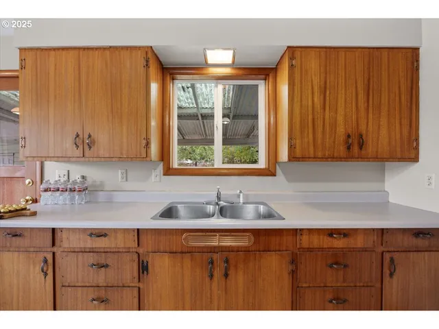 $239,500 | 1048 Seeley Street, Myrtle Creek, OR 97457