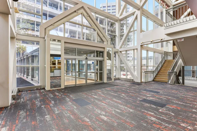 $260,000 | 198 6th Street East, Unit 501, St. Paul, MN 55101