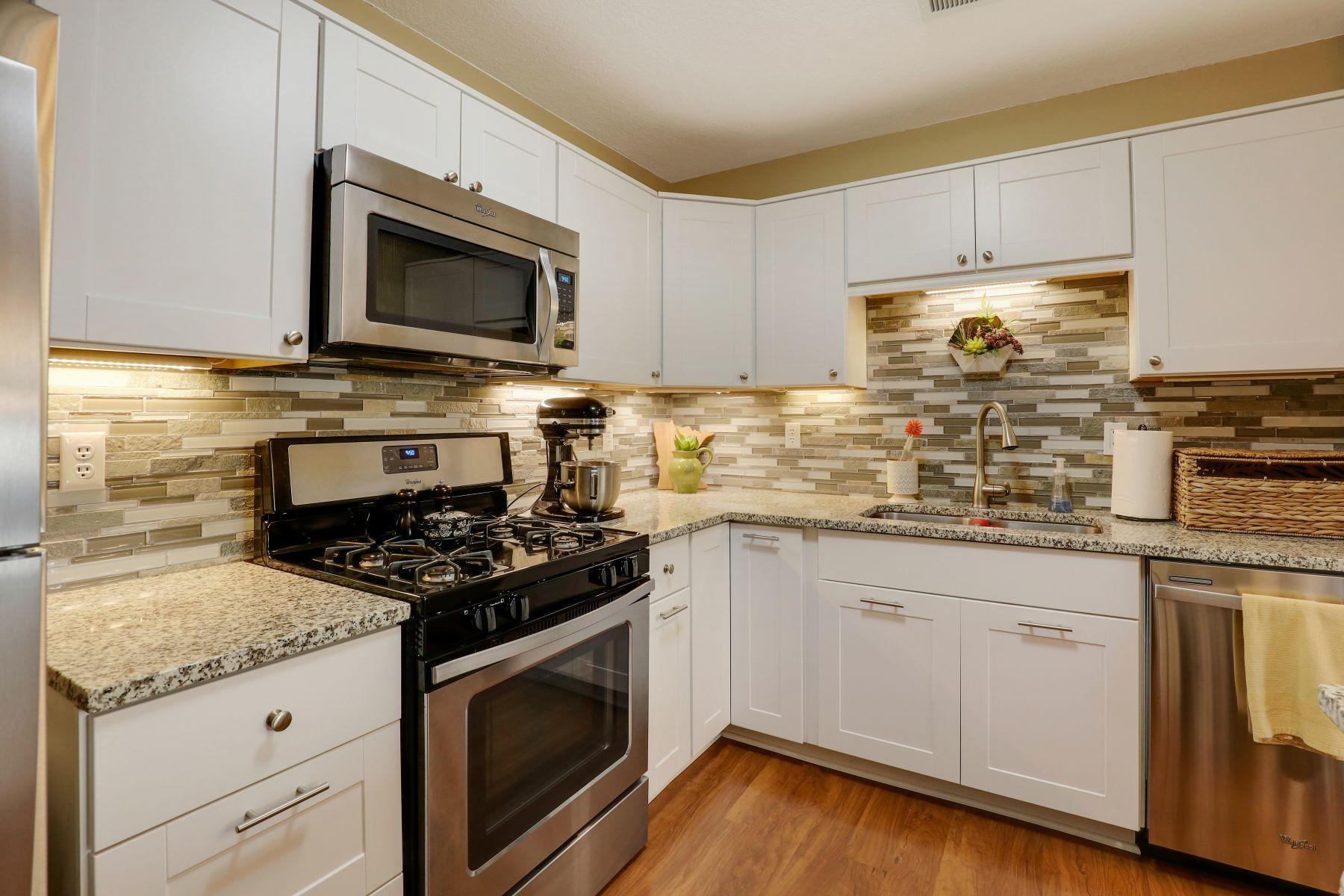 9032 Neill Lake Road Eden Prairie, MN 55347 - Photo 13 of 44