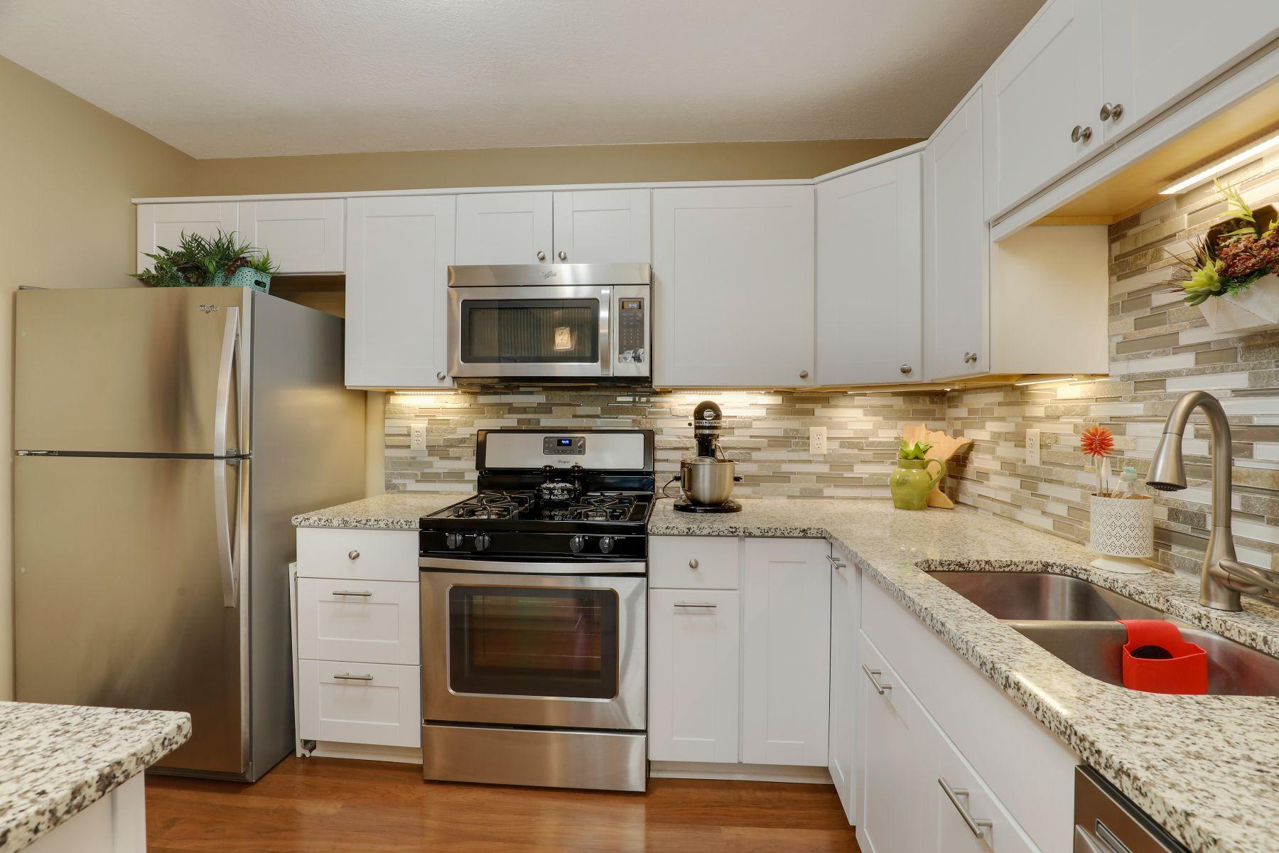 9032 Neill Lake Road Eden Prairie, MN 55347 - Photo 14 of 44