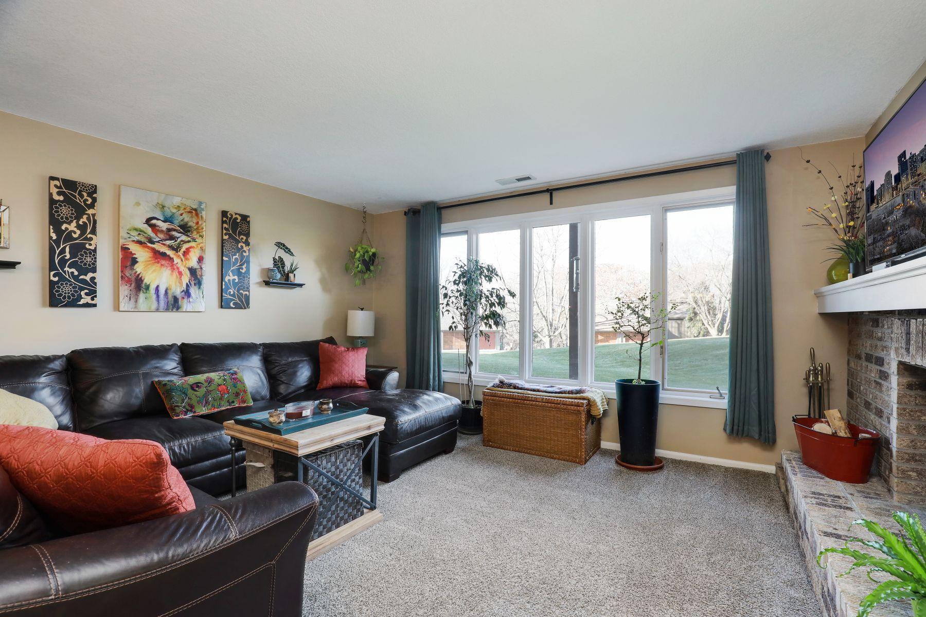 9032 Neill Lake Road Eden Prairie, MN 55347 - Photo 3 of 44