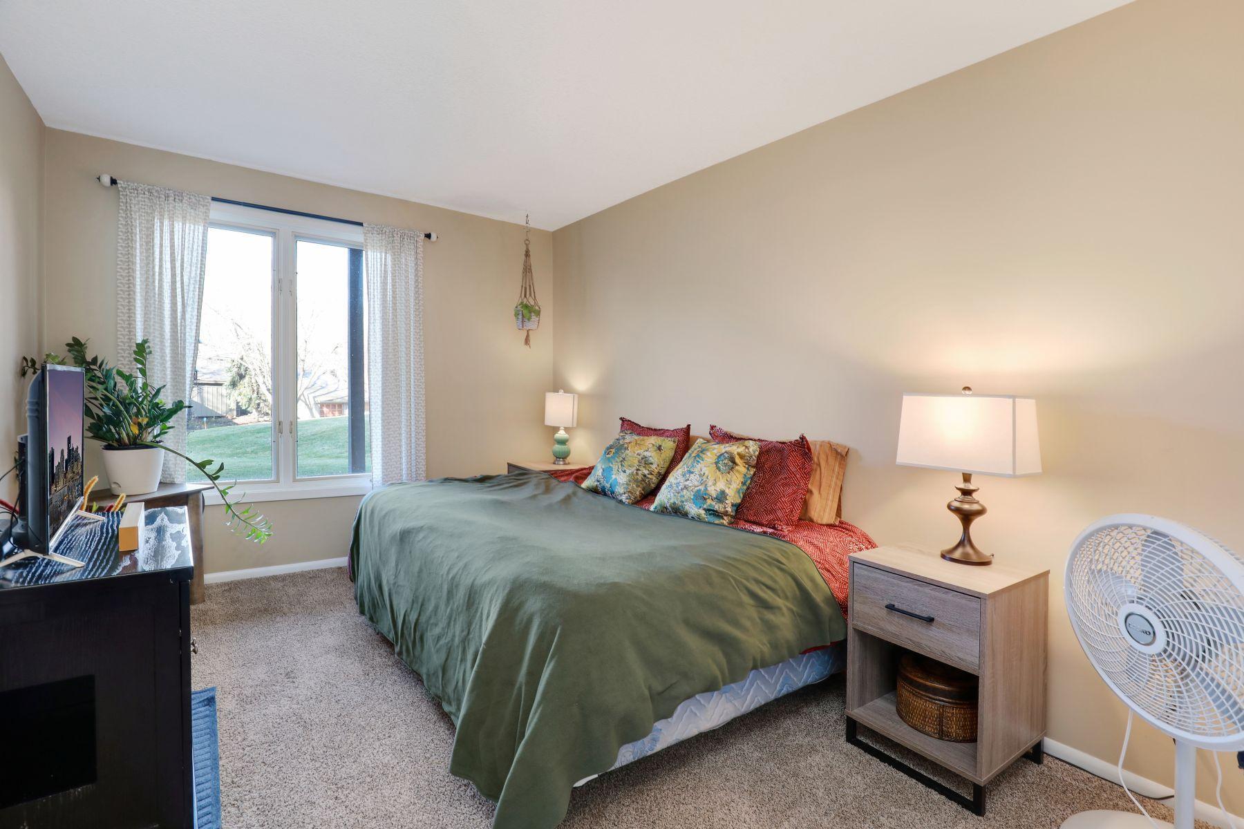 9032 Neill Lake Road Eden Prairie, MN 55347 - Photo 24 of 44
