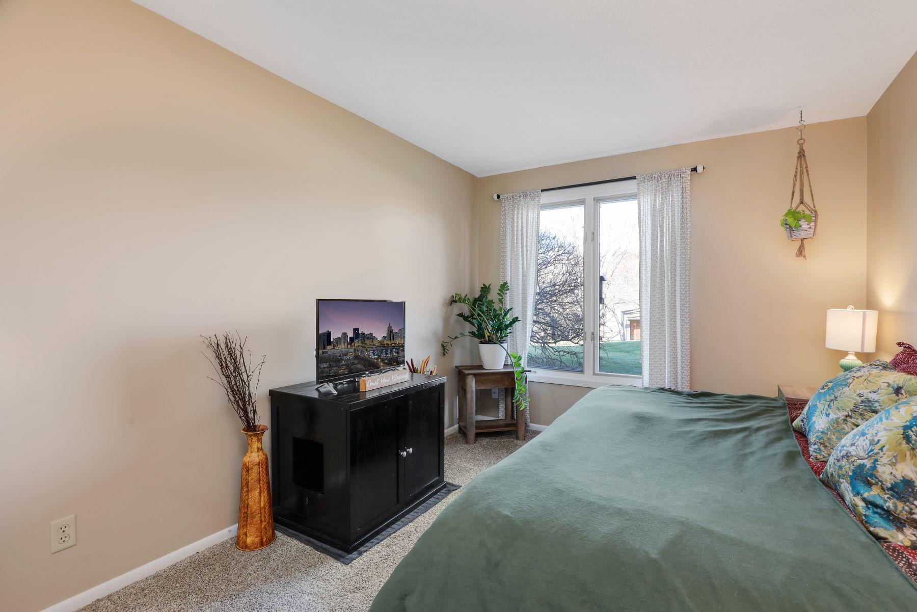 9032 Neill Lake Road Eden Prairie, MN 55347 - Photo 25 of 44