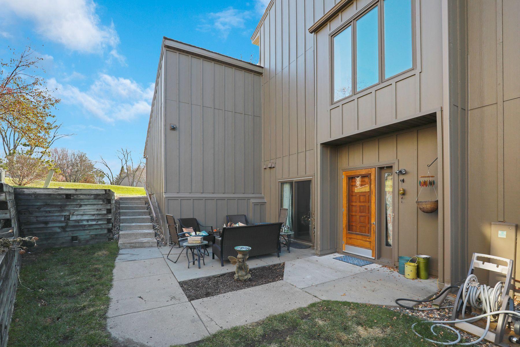 9032 Neill Lake Road Eden Prairie, MN 55347 - Photo 28 of 44