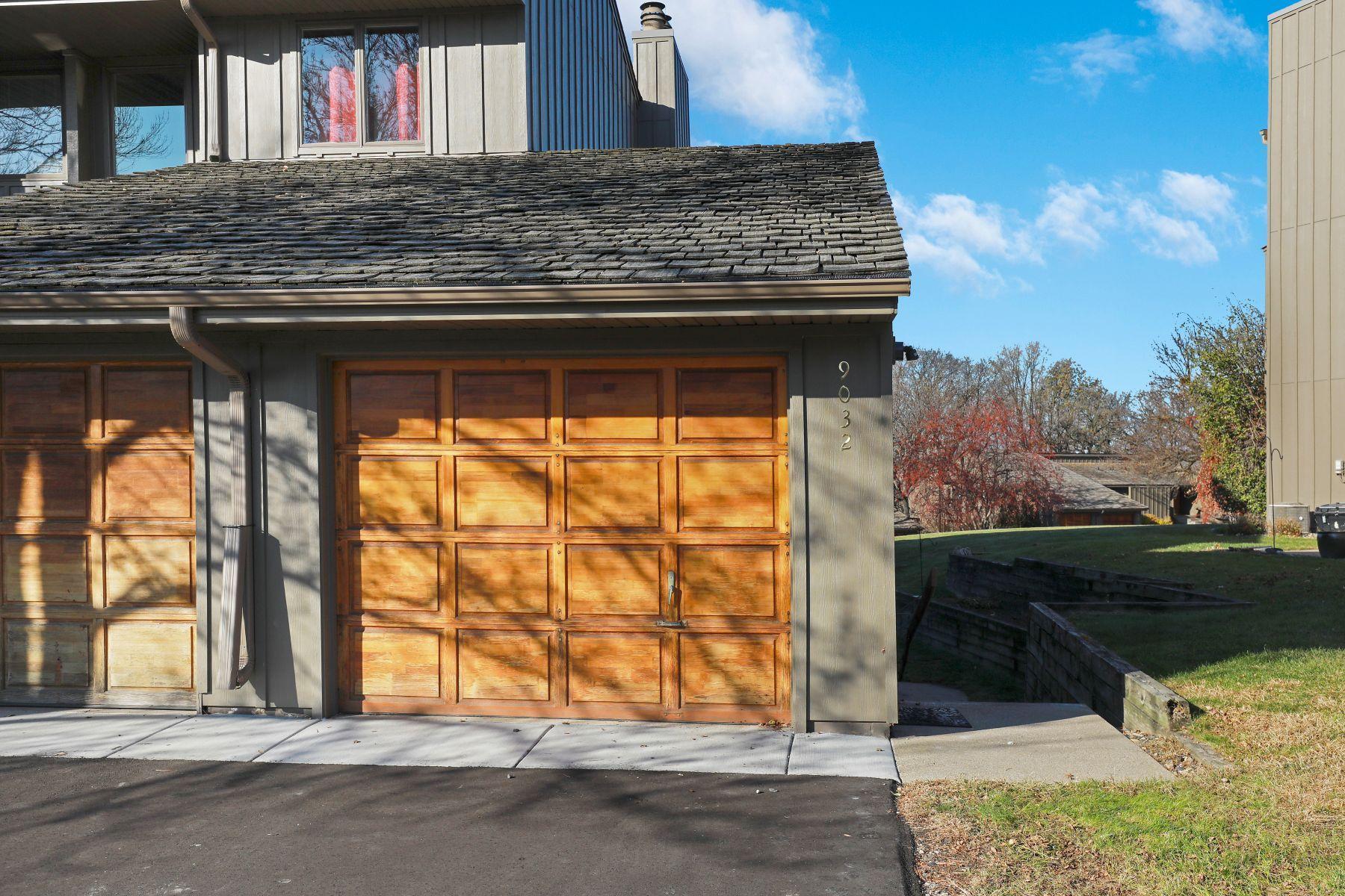 9032 Neill Lake Road Eden Prairie, MN 55347 - Photo 32 of 44