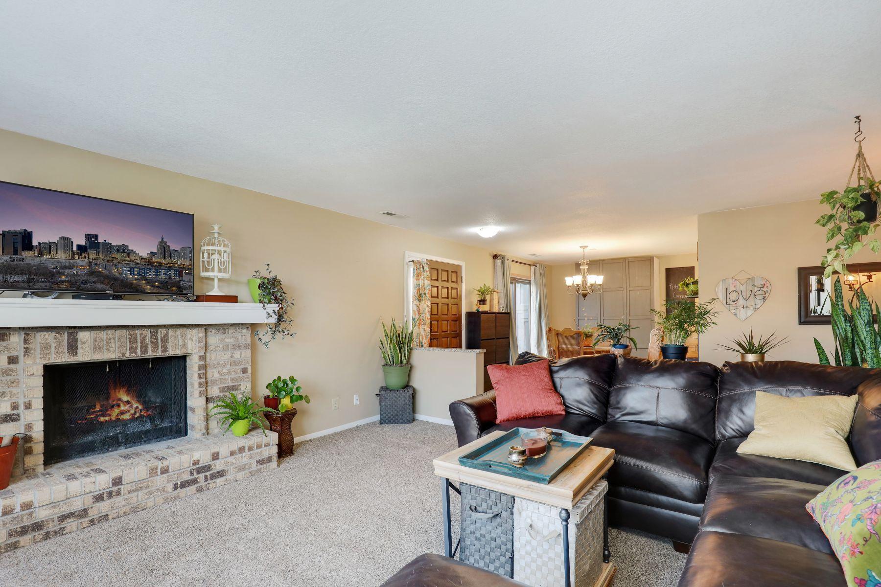 9032 Neill Lake Road Eden Prairie, MN 55347 - Photo 5 of 44