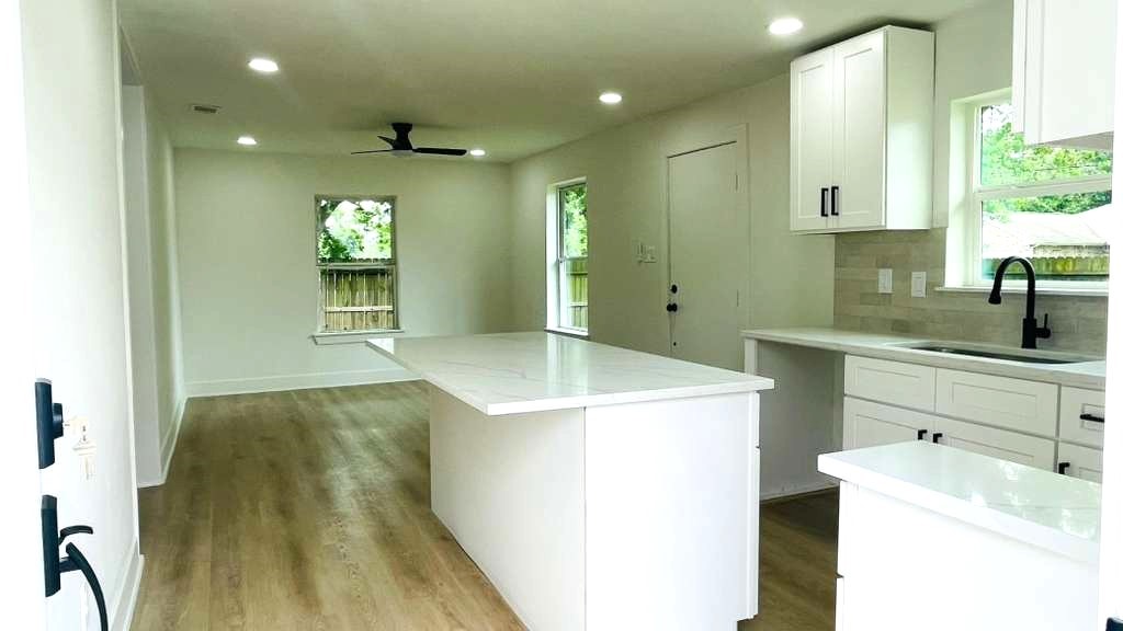 9110 Heatherside Street Houston, TX 77016 - Photo 3 of 15